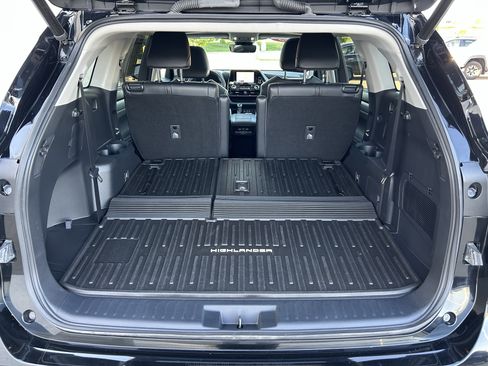 Used 2023 Toyota Highlander XLE AWD/4WD image 23