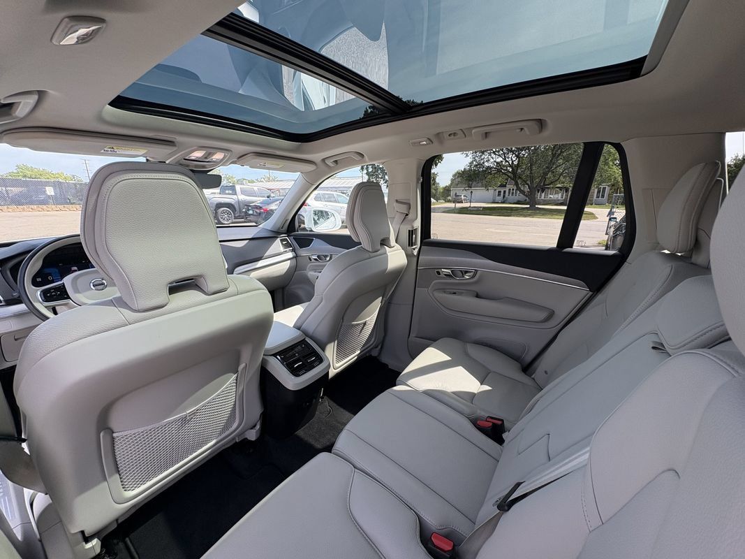 Used 2023 Volvo XC90 B5 Core AWD/4WD image 24