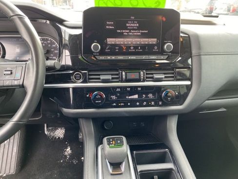 Used 2024 Nissan Pathfinder SV image 28