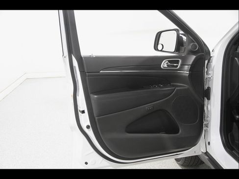 Used 2021 Jeep Grand Cherokee Limited AWD/4WD image 4