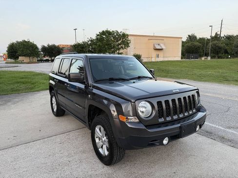 Used 2017 Jeep Patriot Sport w/ Power Value Group AWD/4WD image 4