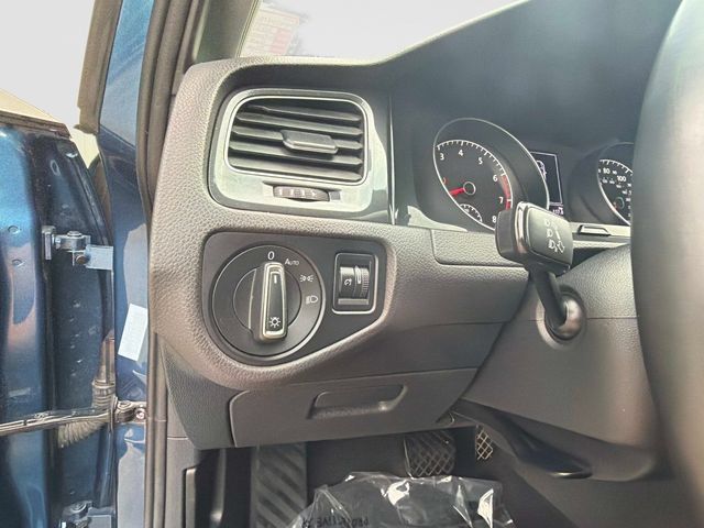 Used 2021 Volkswagen Golf 4-Door FWD image 30