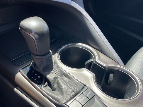 Used 2022 Toyota Camry SE image 8