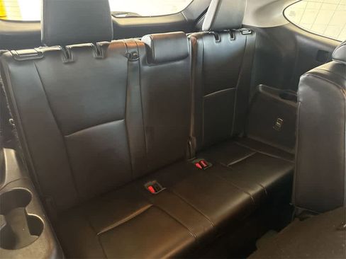 Used 2022 Toyota Highlander XLE image 23