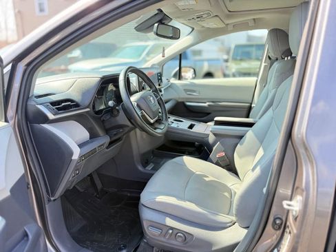 Used 2021 Toyota Sienna XLE w/ XLE Plus Package image 8