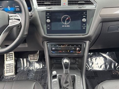 Used 2022 Volkswagen Tiguan SE R-Line AWD/4WD image 12
