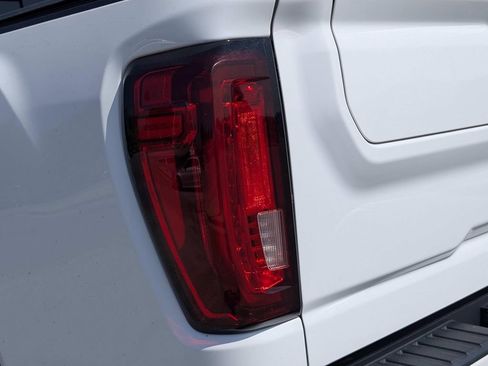 Used 2022 GMC Sierra 2500 AT4 w/ AT4 Premium Plus Package AWD/4WD image 13