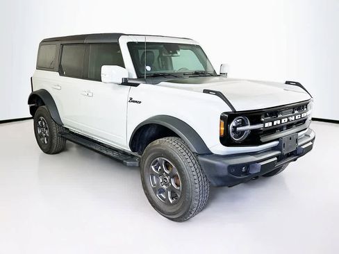 Certified 2021 Ford Bronco Outer Banks w/ Sasquatch Package image 23
