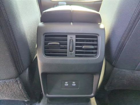 Used 2025 Nissan Rogue SV FWD image 18