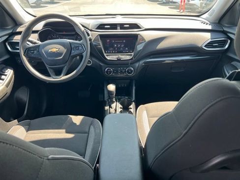 Used 2023 Chevrolet TrailBlazer LT w/ Convenience Package FWD image 10