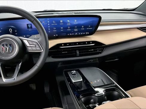 Used 2025 Buick Enclave Preferred w/ Power Package image 7