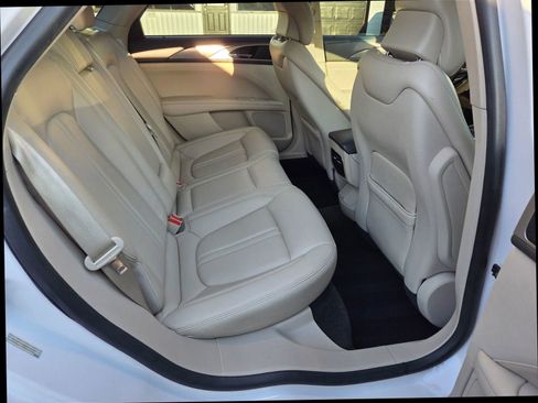 Used 2018 Lincoln MKZ Premiere image 19