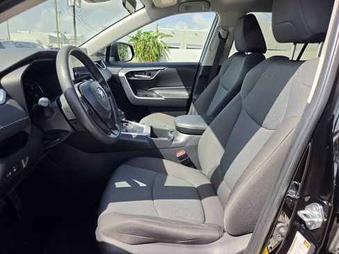 Used 2025 Toyota RAV4 XLE FWD image 26