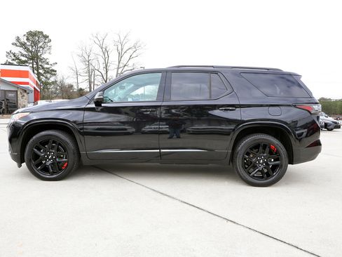 Used 2021 Chevrolet Traverse Premier w/ Redline Edition image 3