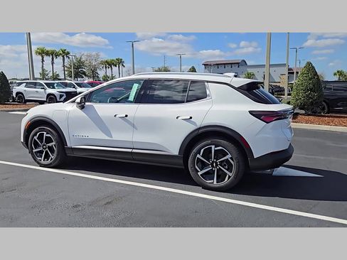 New 2026 Chevrolet Equinox EV LT image 17