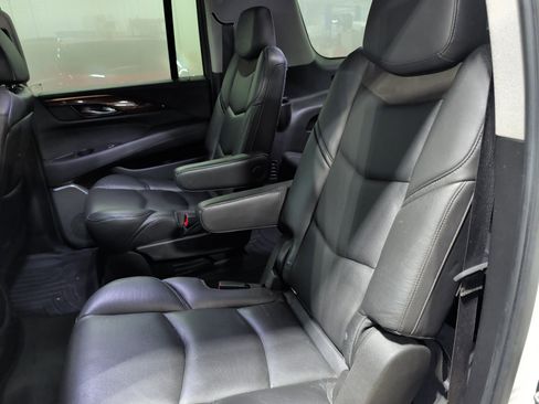 Used 2019 Cadillac Escalade ESV Premium Luxury image 8