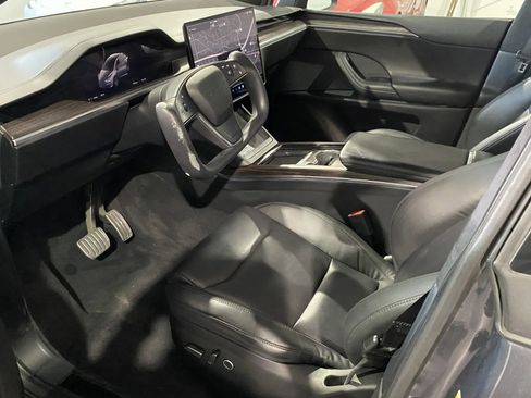 Used 2022 Tesla Model X image 10
