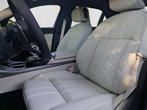 New 2026 BMW 750e xDrive w/ Executive Package image 4