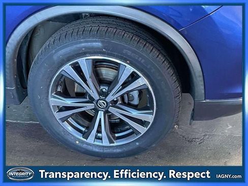 Used 2019 Nissan Rogue SV w/ Premium Package image 8