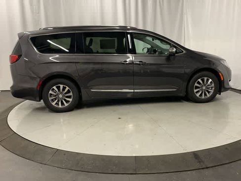 Used 2020 Chrysler Pacifica Limited w/ Advanced Safetytec Group FWD image 26