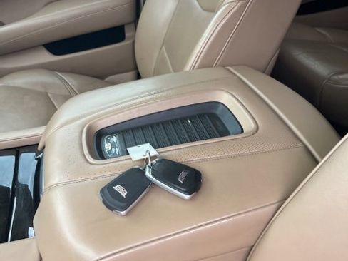 Used 2020 Cadillac Escalade ESV Platinum image 17