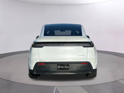 Used 2026 Tesla Model Y AWD image 4