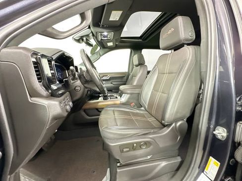 Used 2023 Chevrolet Silverado 1500 High Country w/ Technology Package AWD/4WD image 4