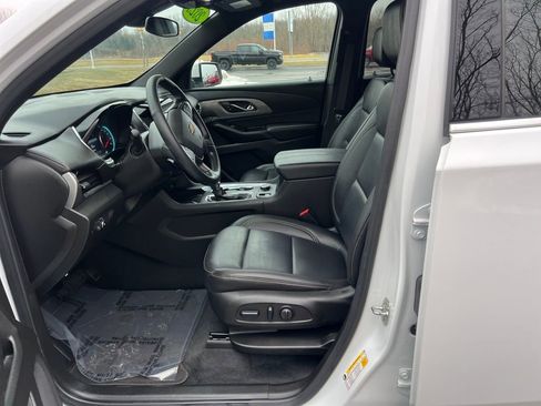 Used 2023 Chevrolet Traverse LT image 9