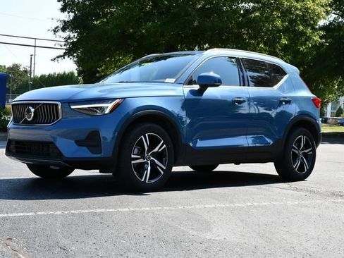 Certified 2024 Volvo XC40 B5 Core AWD/4WD image 3