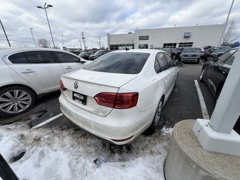 Used 2012 Volkswagen Jetta GLI Autobahn image 5