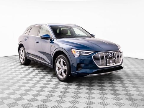 Used 2019 Audi e-tron Premium Plus image 8