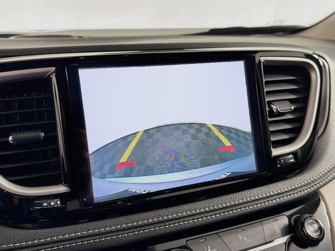 Used 2024 Chrysler Pacifica Limited FWD image 34