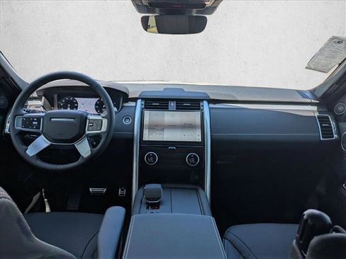 New 2025 Land Rover Discovery Dynamic SE image 15