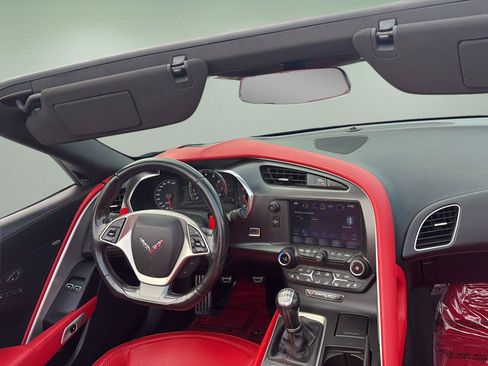 Used 2018 Chevrolet Corvette Stingray Convertible RWD image 13