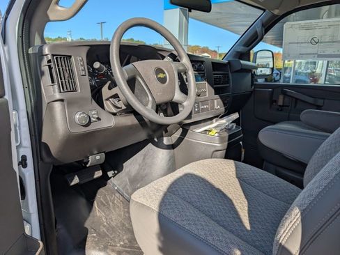 New 2025 Chevrolet Express 3500 WT image 9
