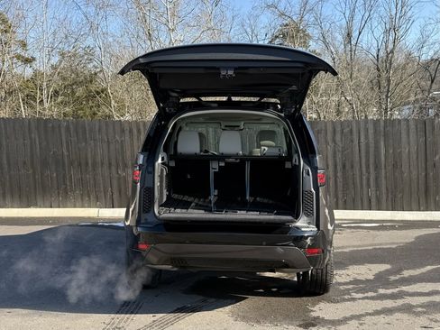 Certified 2025 Land Rover Discovery Dynamic SE image 4