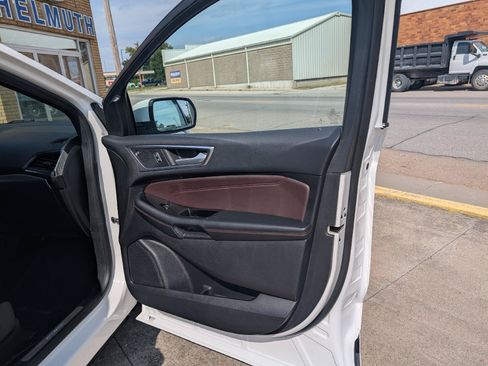 Used 2020 Ford Edge Titanium w/ Equipment Group 301A AWD/4WD image 30