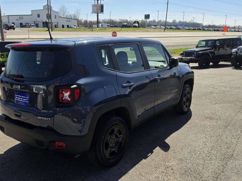 Used 2019 Jeep Renegade Sport image 4