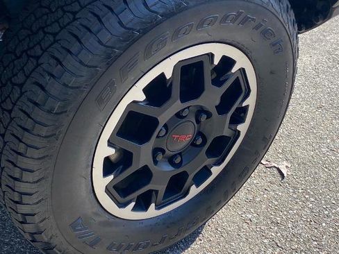 Used 2024 Toyota Tacoma TRD Off-Road image 24