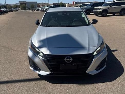 Used 2024 Nissan Altima 2.5 SV FWD image 9