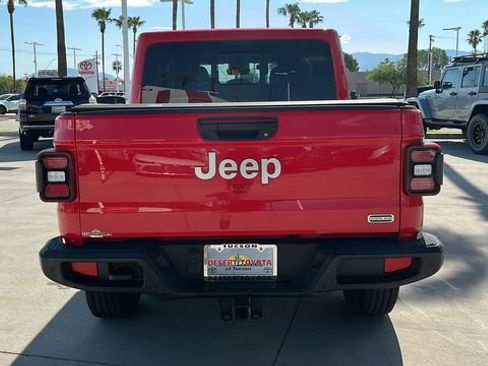 Used 2021 Jeep Gladiator Overland w/ Uconnect 4C Nav & Sound Group AWD/4WD image 23