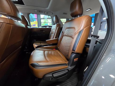 Used 2023 Nissan Pathfinder Platinum AWD/4WD image 19