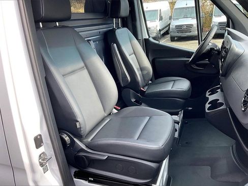 Used 2025 Mercedes-Benz Sprinter 2500 image 6