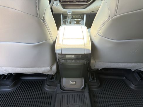 Certified 2026 Toyota Highlander XLE image 36