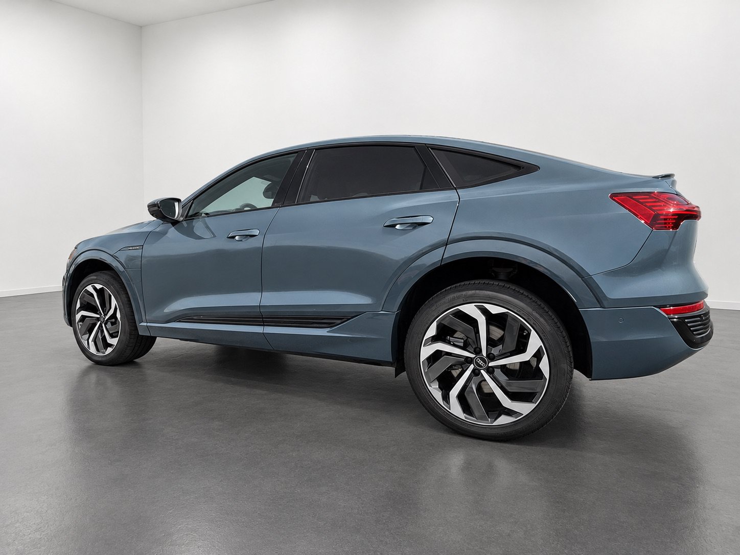 Used 2024 Audi Q8 e-tron Premium Plus w/ Premium Plus Package AWD/4WD image 6