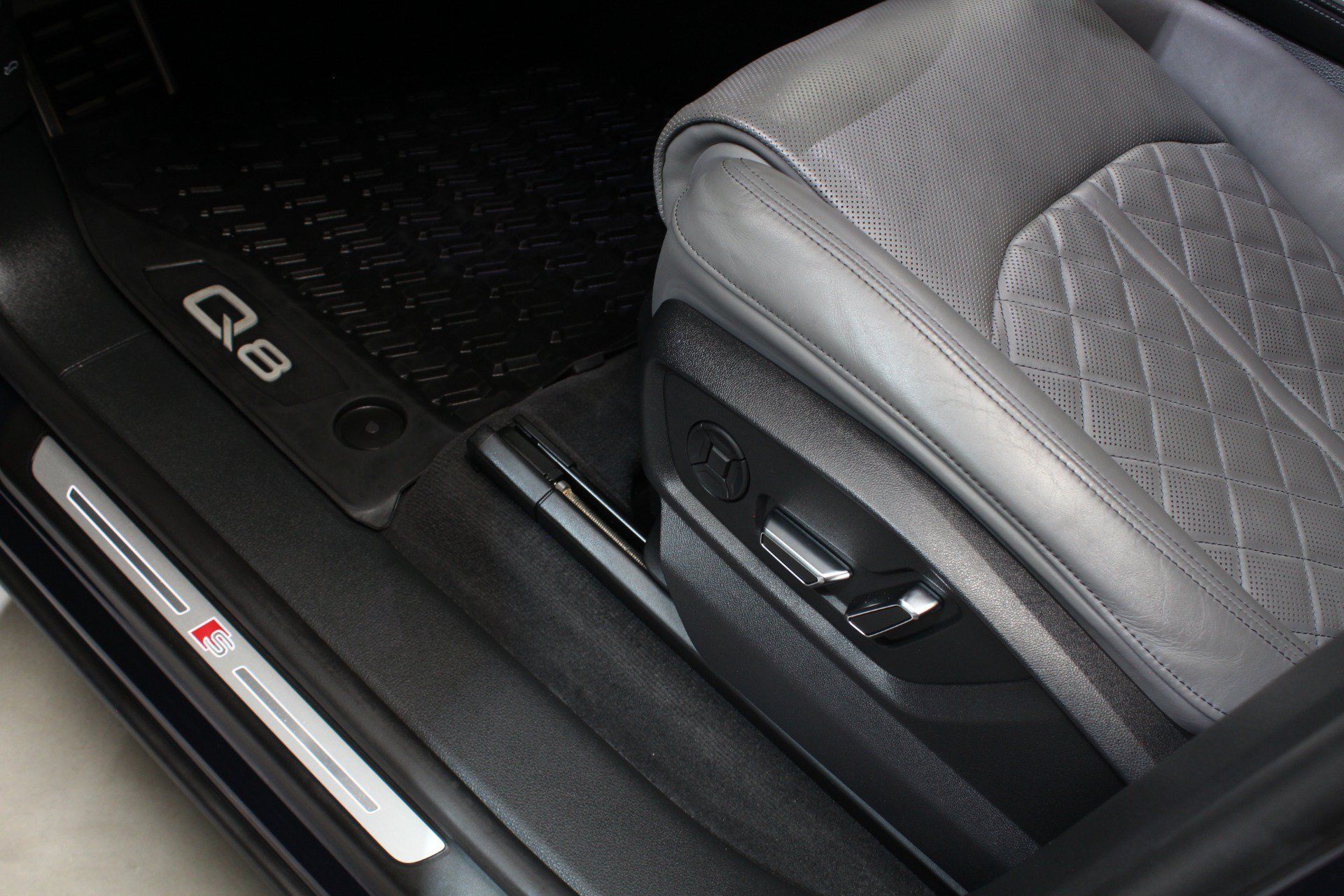 Used 2023 Audi SQ8 Premium Plus AWD/4WD image 31