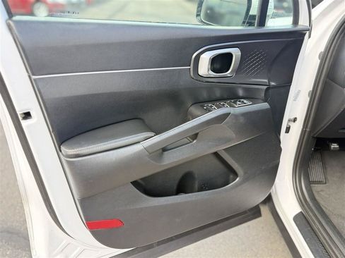 Used 2022 Kia Sorento LX AWD/4WD image 17