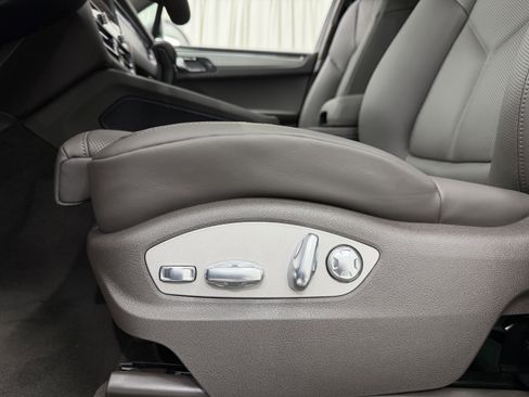 New 2026 Porsche Macan image 32