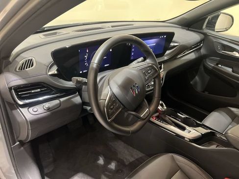 Used 2025 Buick Envista Sport Touring w/ Convenience II Package FWD image 9