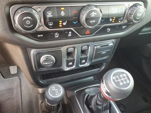 Used 2024 Jeep Wrangler Sport AWD/4WD image 11